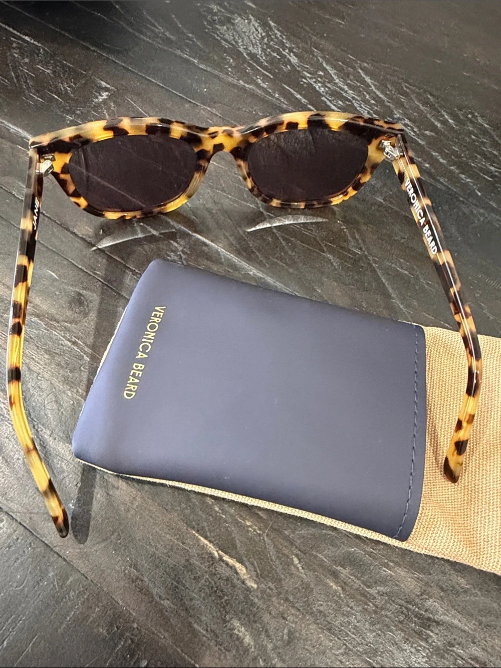 New Veronica Beard Tortoiseshell 'Jane' Sunglasses with black & Tan Case - Picture 6 of 12
